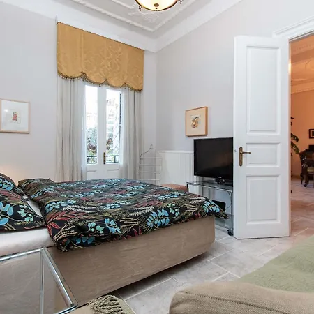 Apartamento Acheiropoietos